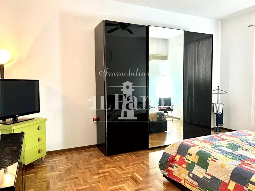 Immagine 12 di Villa in vendita  a Campi Bisenzio