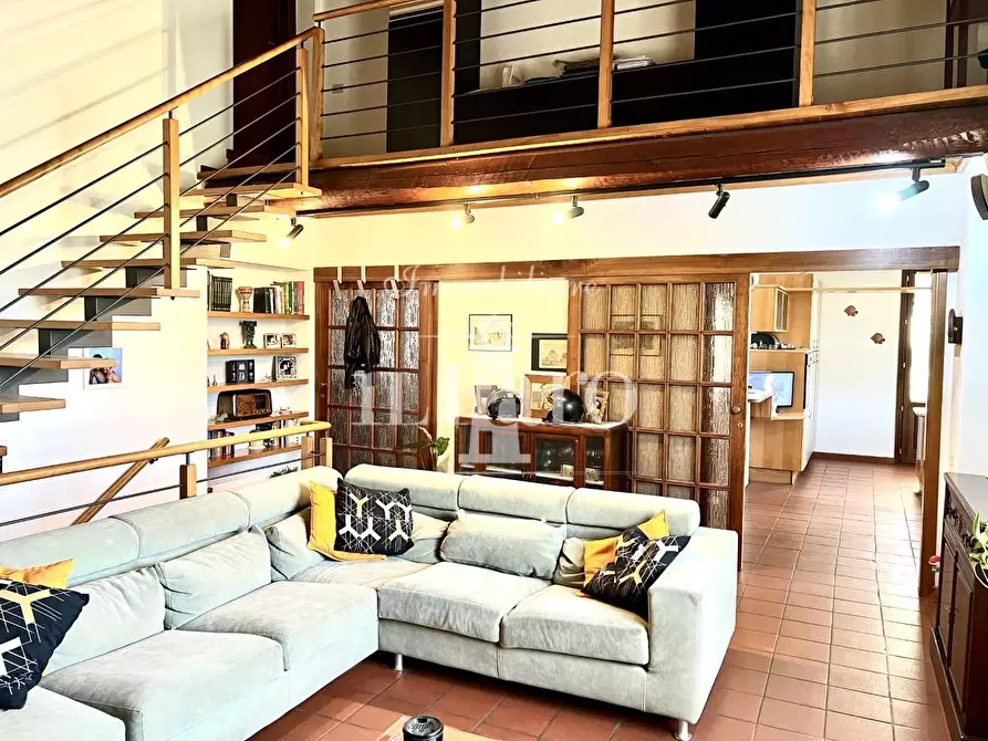 Immagine 3 di Villa in vendita  a Campi Bisenzio