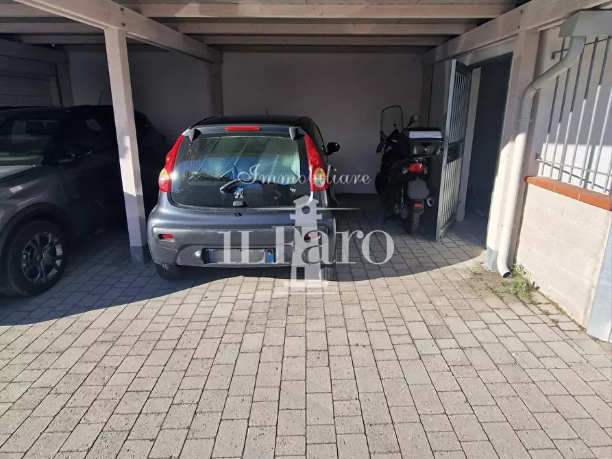 Immagine 28 di Appartamento in vendita  a Campi Bisenzio