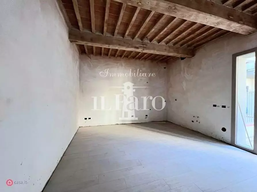 Immagine 10 di Appartamento in vendita  a Campi Bisenzio