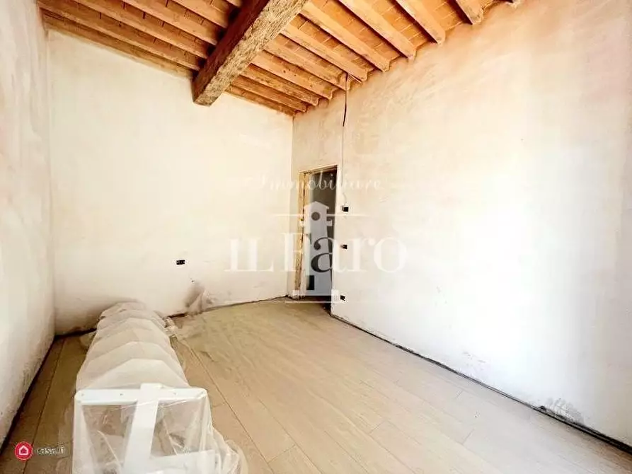 Immagine 11 di Appartamento in vendita  a Campi Bisenzio