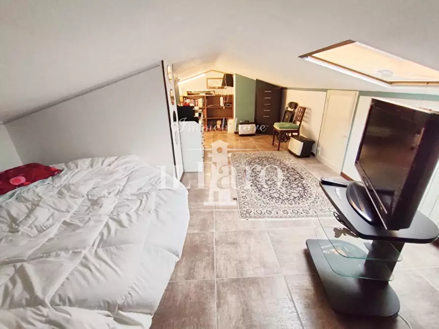 Immagine 16 di Appartamento in vendita  a Carmignano