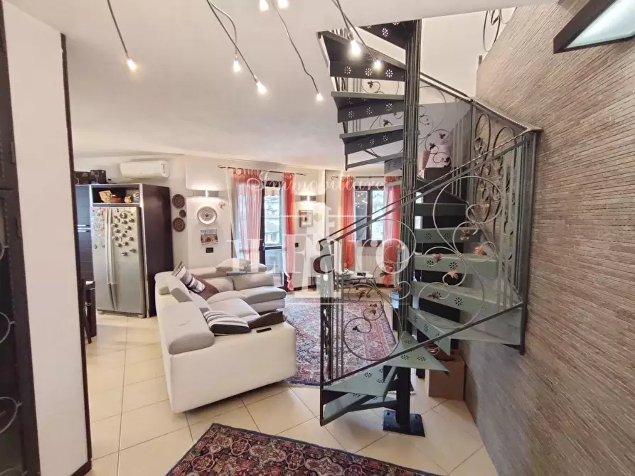 Immagine 4 di Appartamento in vendita  a Carmignano