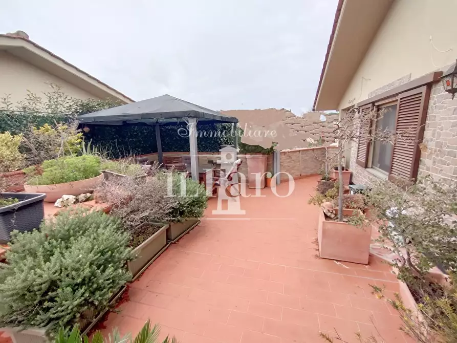 Immagine 18 di Appartamento in vendita  a Carmignano