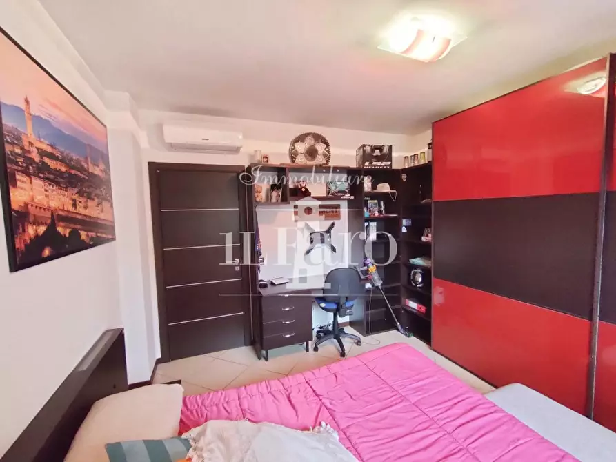 Immagine 13 di Appartamento in vendita  a Carmignano