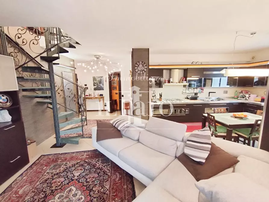 Immagine 1 di Appartamento in vendita  a Carmignano