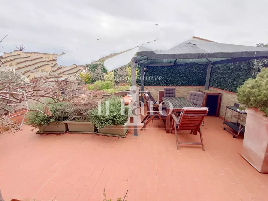 Immagine 21 di Appartamento in vendita  a Carmignano