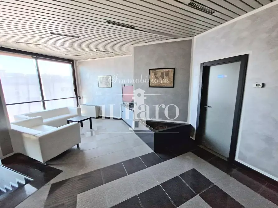 Immagine 2 di Capannone industriale in vendita  a Signa