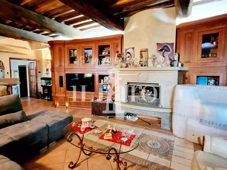 Immagine 37 di Porzione di casa in vendita  a Campi Bisenzio