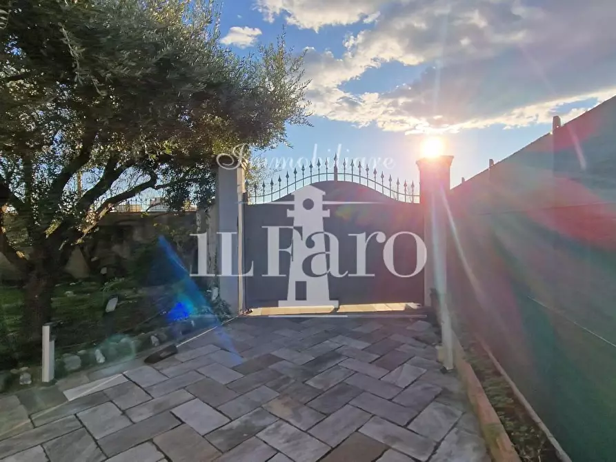 Immagine 11 di Porzione di casa in vendita  a Campi Bisenzio