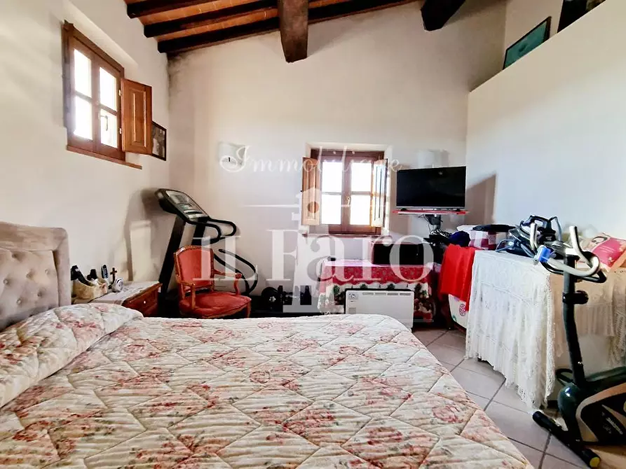 Immagine 55 di Porzione di casa in vendita  a Campi Bisenzio