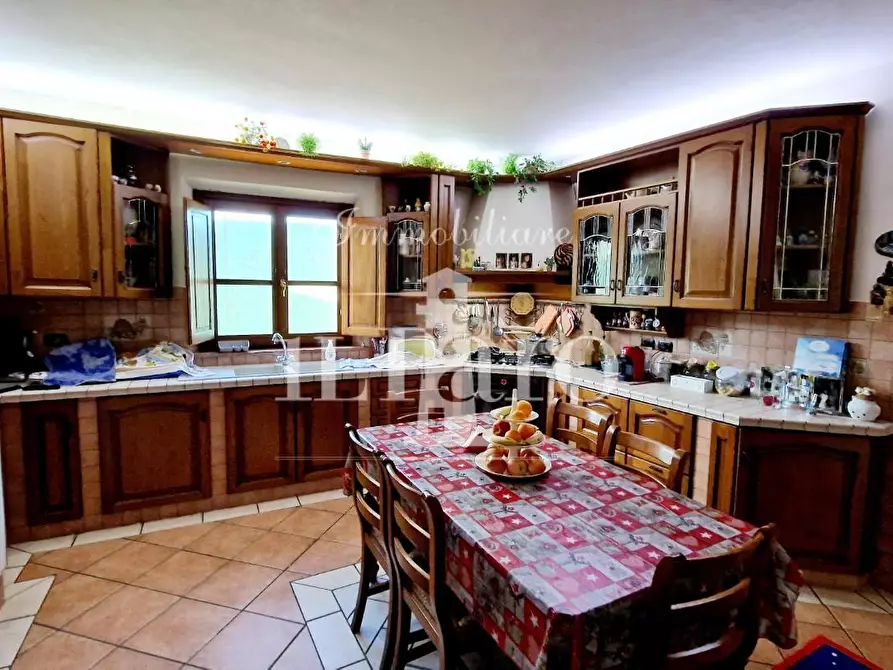 Immagine 17 di Porzione di casa in vendita  a Campi Bisenzio