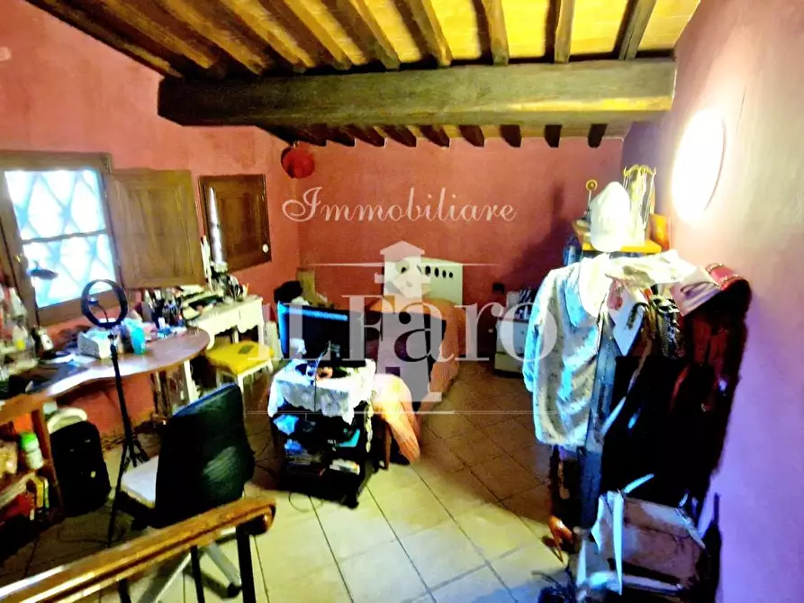Immagine 41 di Porzione di casa in vendita  a Campi Bisenzio