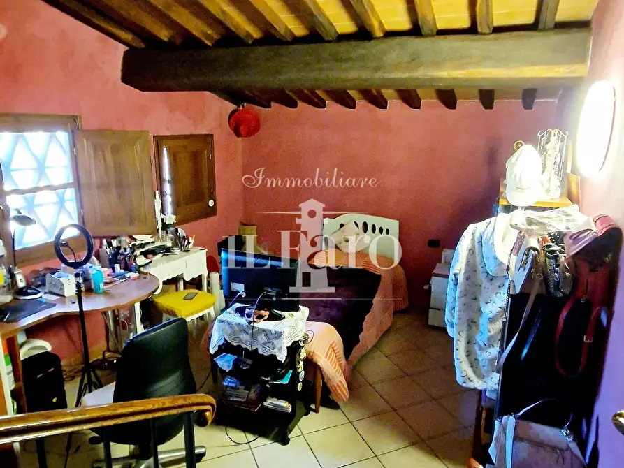 Immagine 42 di Porzione di casa in vendita  a Campi Bisenzio