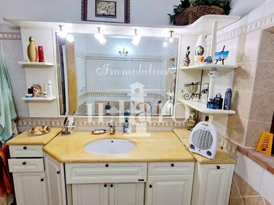 Immagine 27 di Porzione di casa in vendita  a Campi Bisenzio