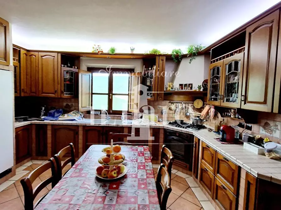 Immagine 18 di Porzione di casa in vendita  a Campi Bisenzio