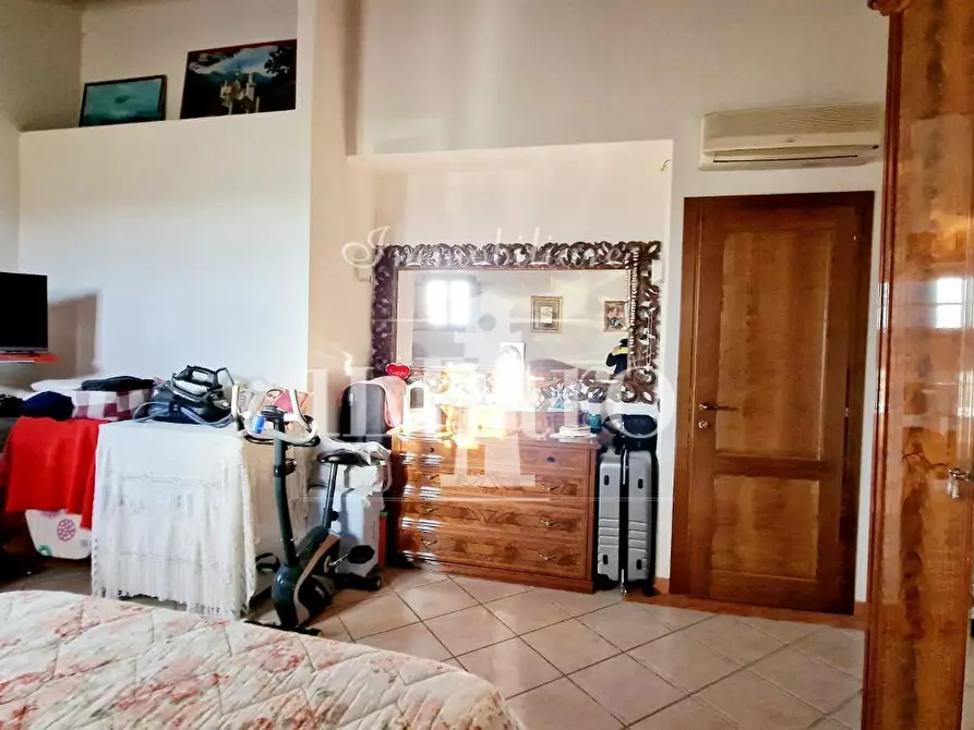 Immagine 56 di Porzione di casa in vendita  a Campi Bisenzio