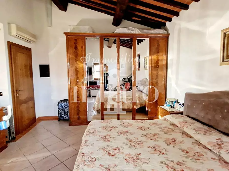 Immagine 54 di Porzione di casa in vendita  a Campi Bisenzio