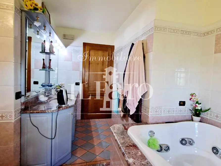 Immagine 50 di Porzione di casa in vendita  a Campi Bisenzio