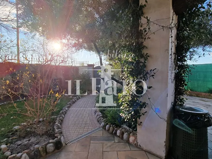 Immagine 10 di Porzione di casa in vendita  a Campi Bisenzio