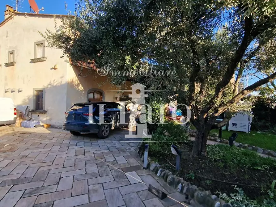 Immagine 3 di Porzione di casa in vendita  a Campi Bisenzio