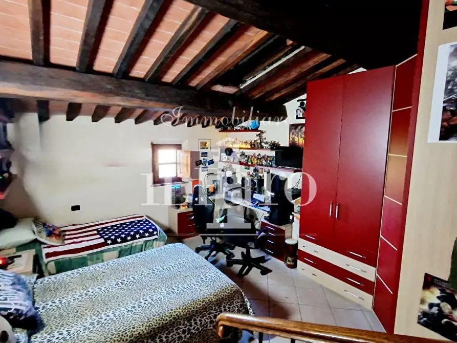 Immagine 43 di Porzione di casa in vendita  a Campi Bisenzio