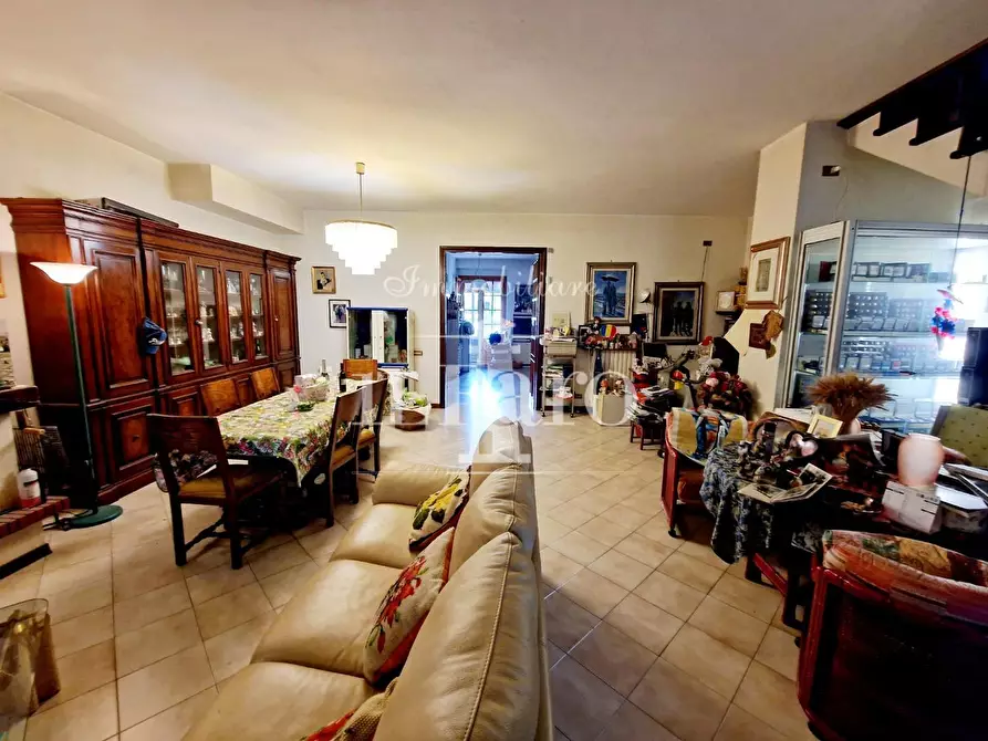 Immagine 10 di Villetta a schiera in vendita  a Campi Bisenzio