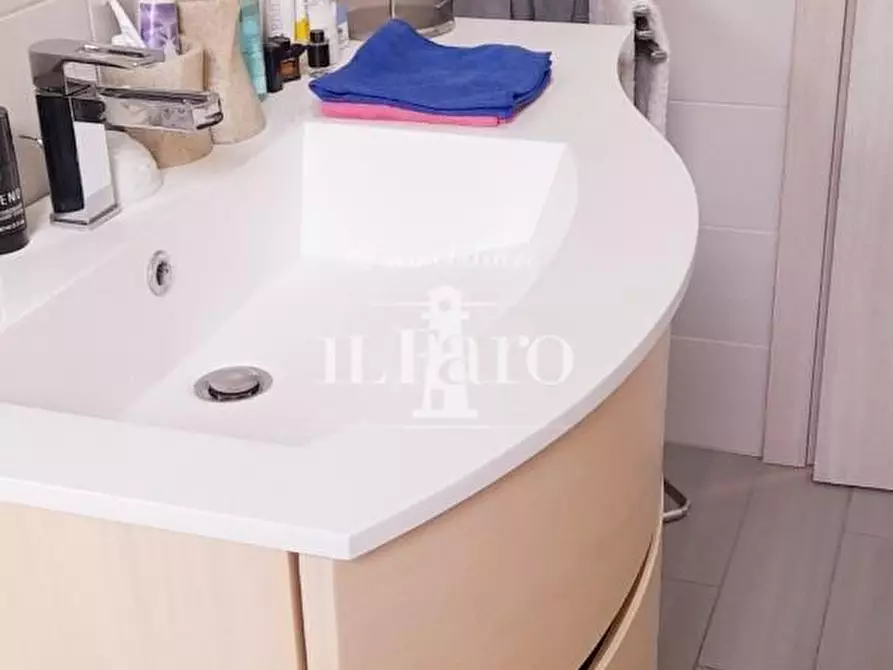 Immagine 15 di Villa in vendita  a Campi Bisenzio