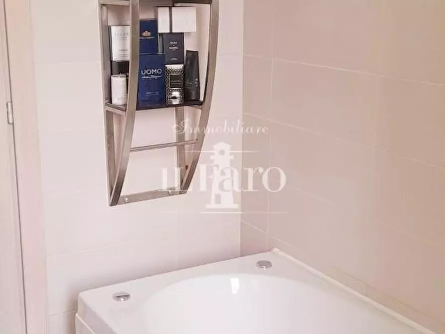 Immagine 27 di Villa in vendita  a Campi Bisenzio