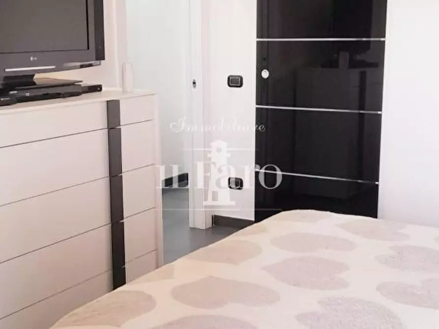 Immagine 25 di Villa in vendita  a Campi Bisenzio