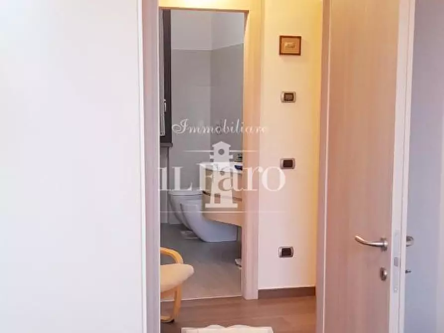 Immagine 34 di Villa in vendita  a Campi Bisenzio