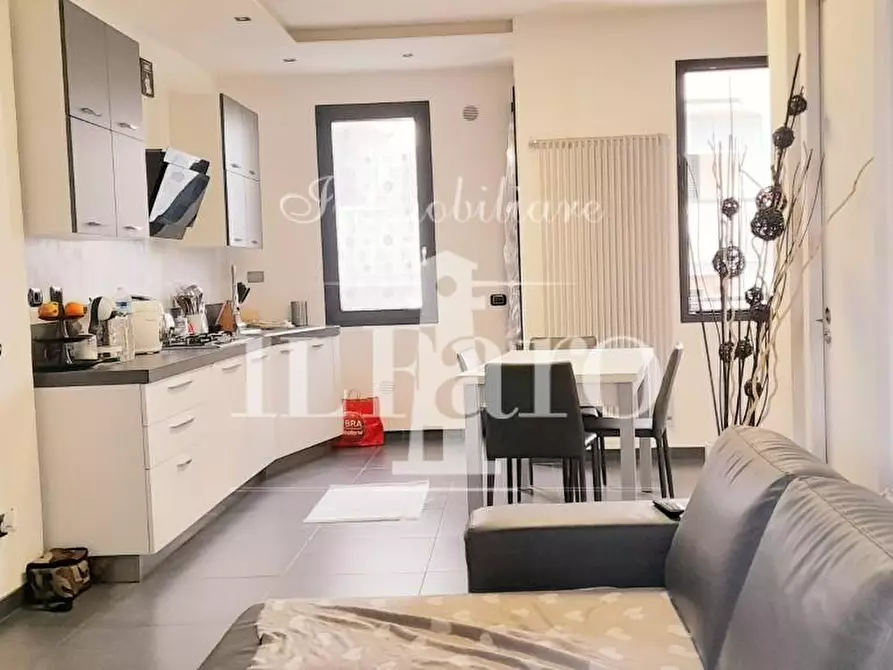 Immagine 13 di Villa in vendita  a Campi Bisenzio