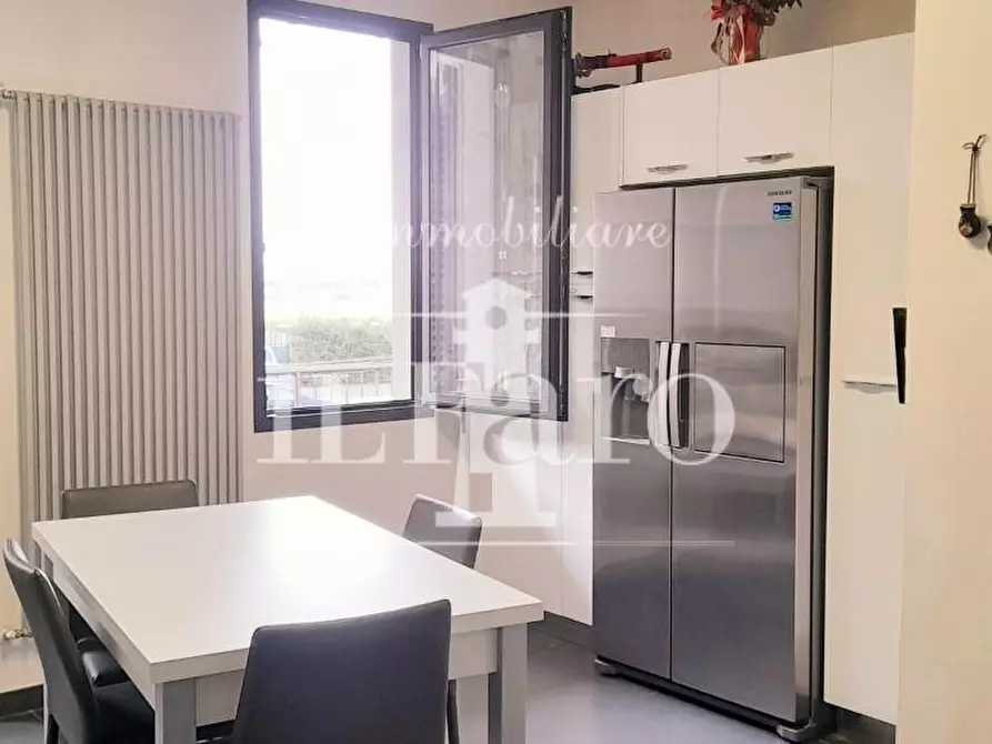 Immagine 10 di Villa in vendita  a Campi Bisenzio