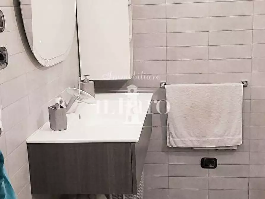 Immagine 48 di Villa in vendita  a Campi Bisenzio