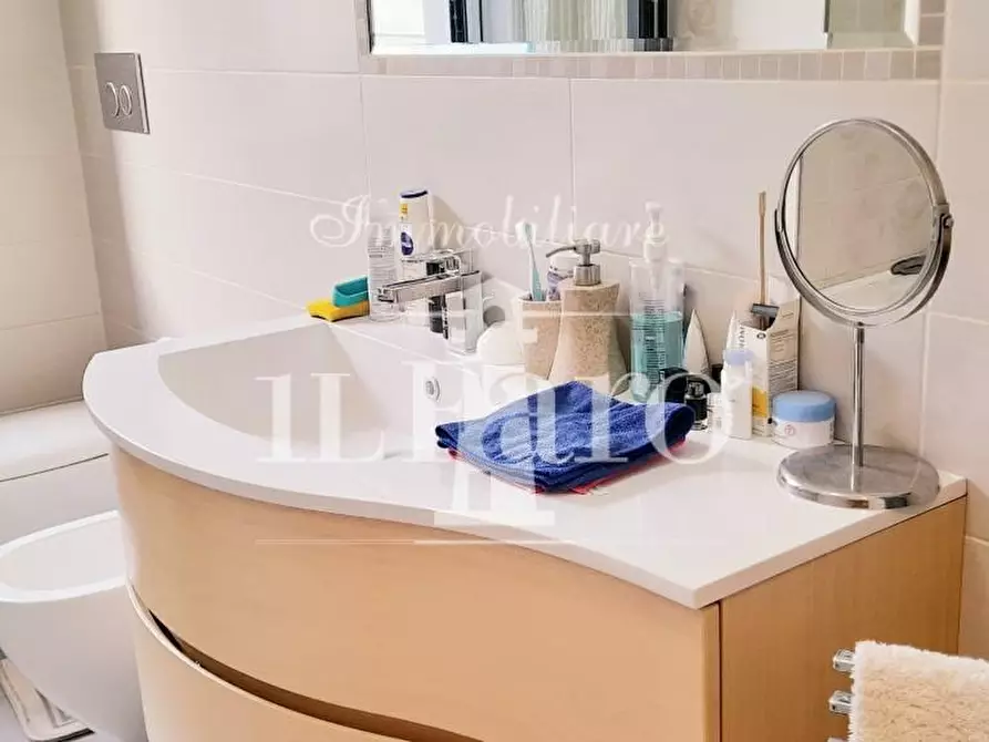 Immagine 46 di Villa in vendita  a Campi Bisenzio