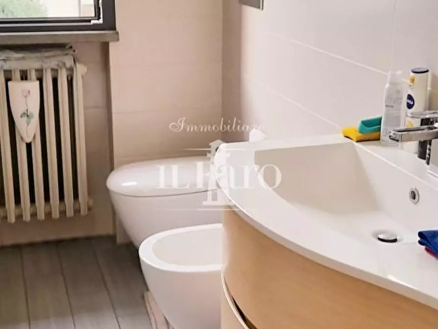 Immagine 40 di Villa in vendita  a Campi Bisenzio