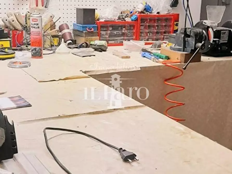 Immagine 44 di Villa in vendita  a Campi Bisenzio