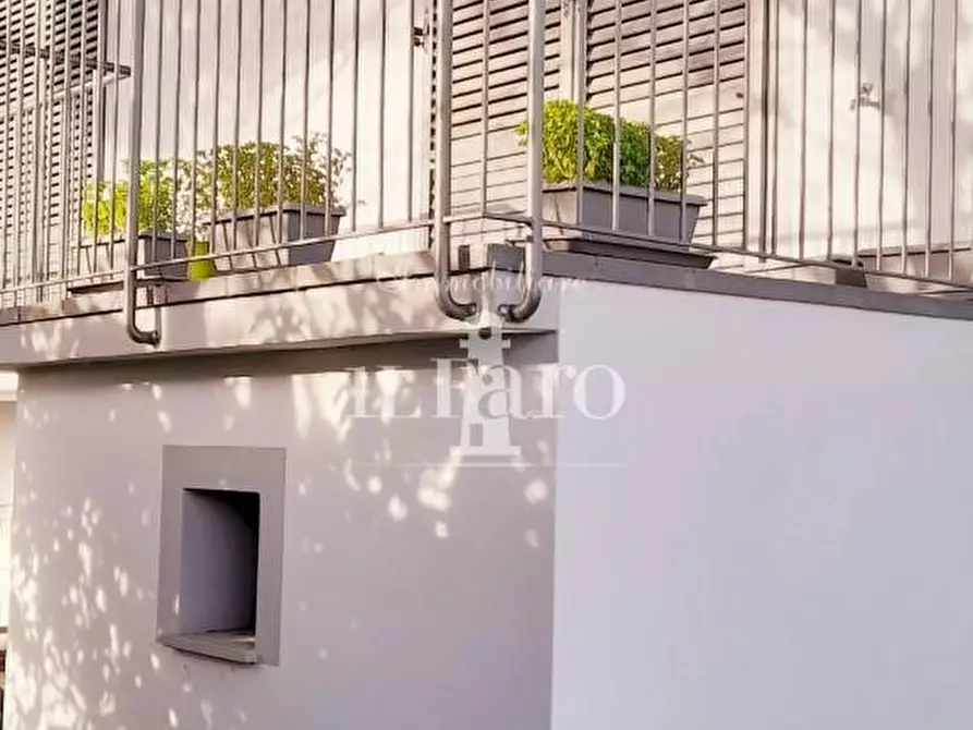 Immagine 5 di Villa in vendita  a Campi Bisenzio