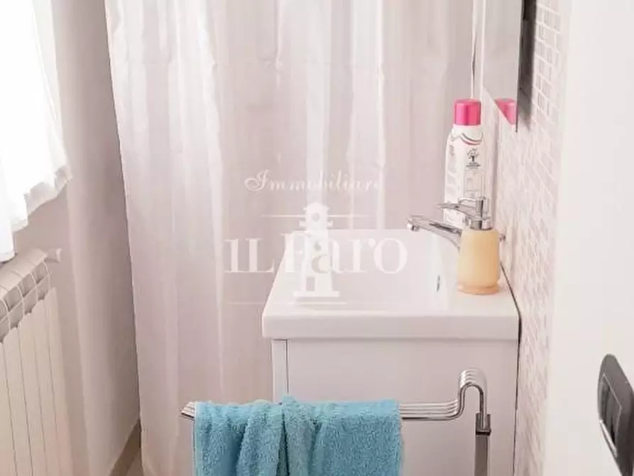 Immagine 20 di Villa in vendita  a Campi Bisenzio