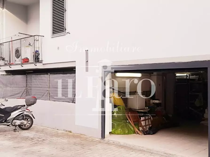 Immagine 49 di Villa in vendita  a Campi Bisenzio