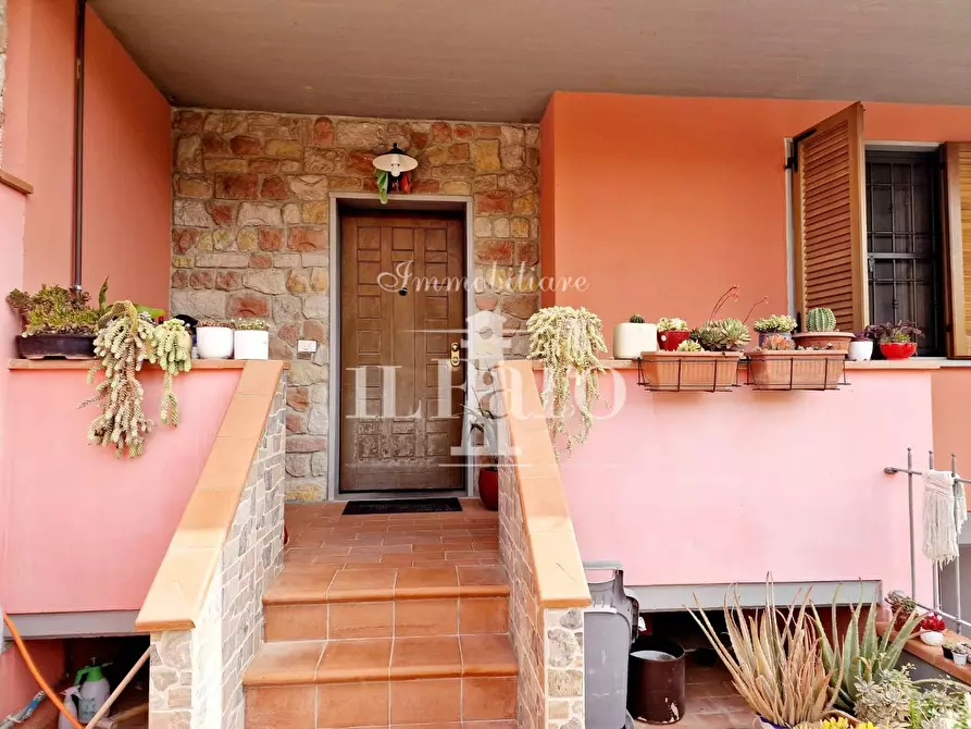 Immagine 2 di Villetta a schiera in vendita  a Poggio A Caiano