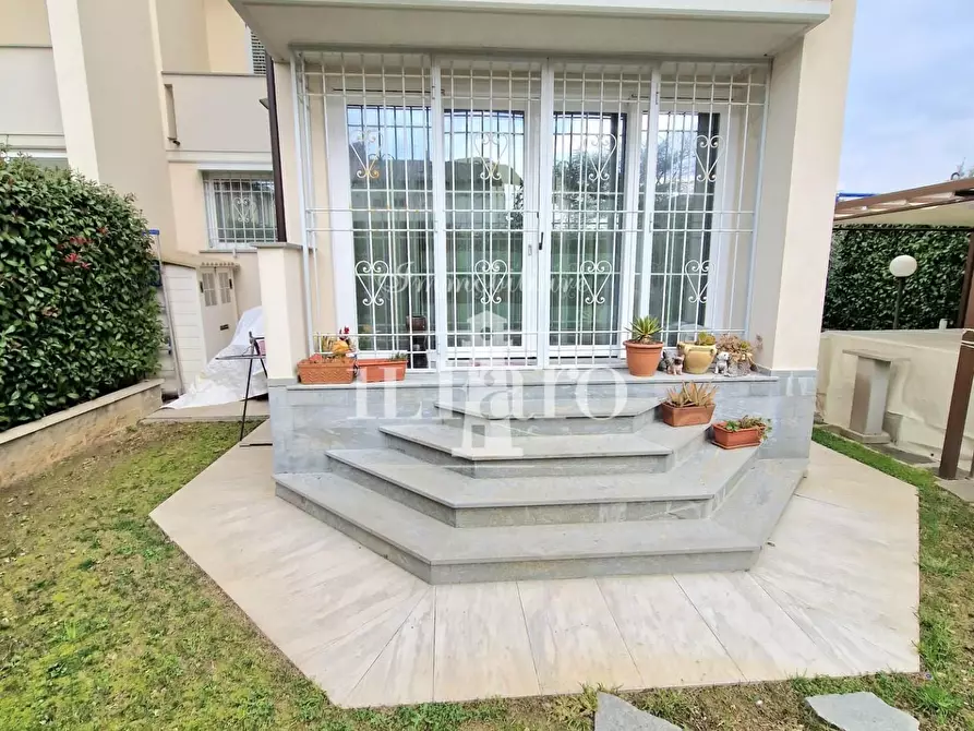 Immagine 49 di Terratetto in vendita  a Signa