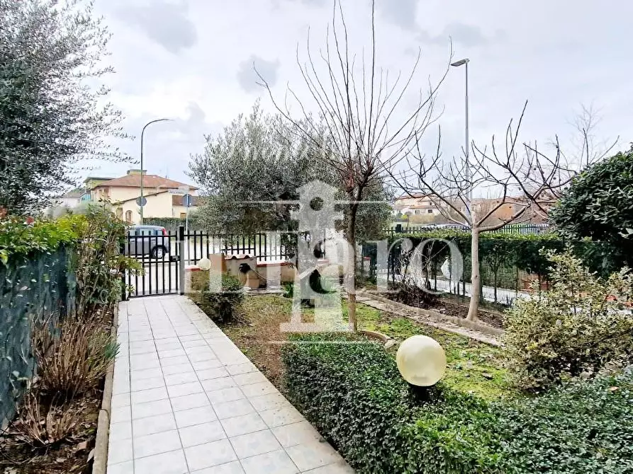 Immagine 2 di Villetta a schiera in vendita  a Campi Bisenzio