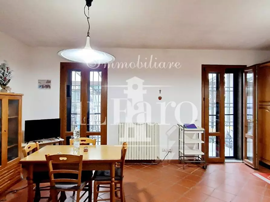 Immagine 13 di Villetta a schiera in vendita  a Campi Bisenzio