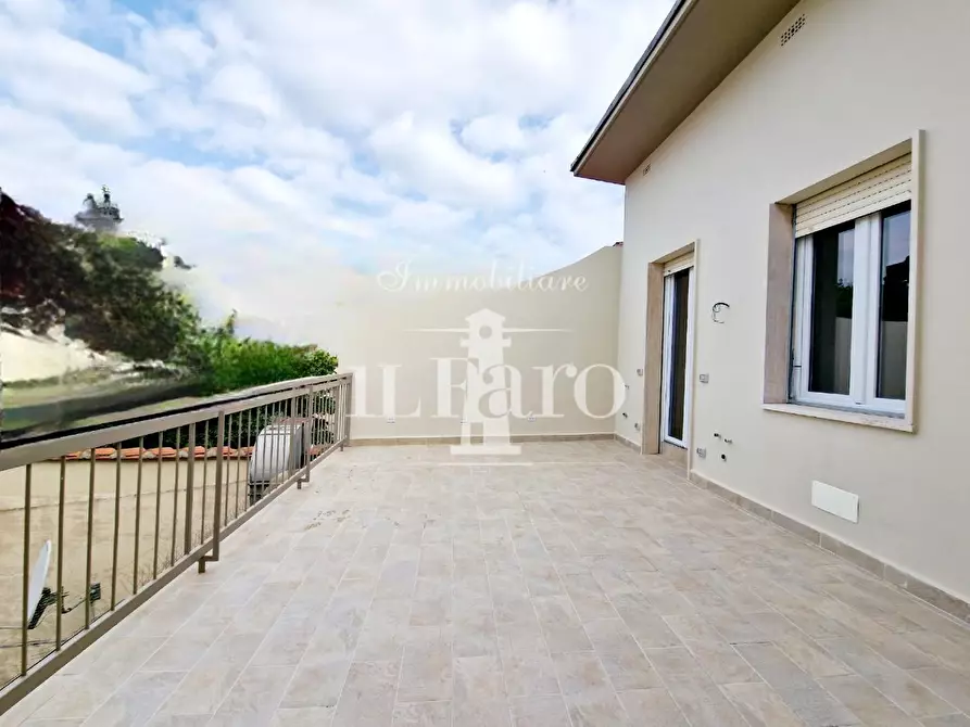 Immagine 1 di Appartamento in vendita  a Campi Bisenzio