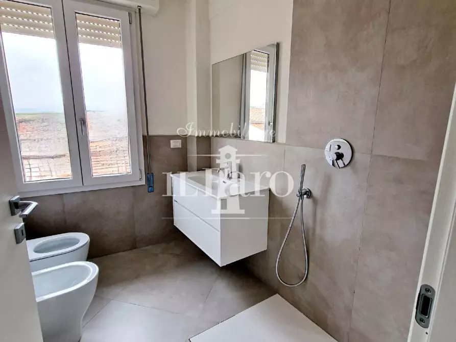 Immagine 28 di Appartamento in vendita  a Campi Bisenzio