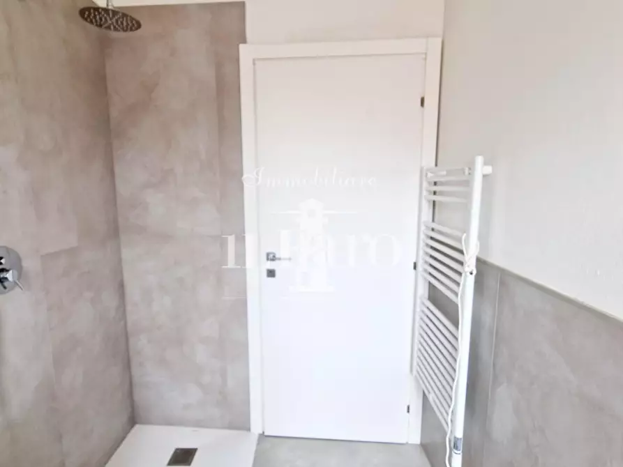 Immagine 26 di Appartamento in vendita  a Campi Bisenzio