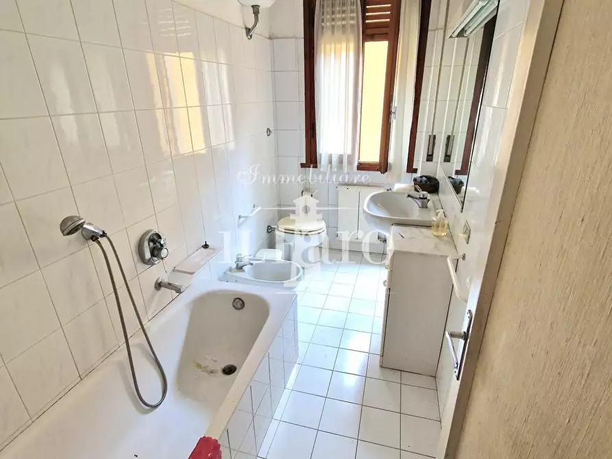 Immagine 41 di Villa in vendita  a Signa