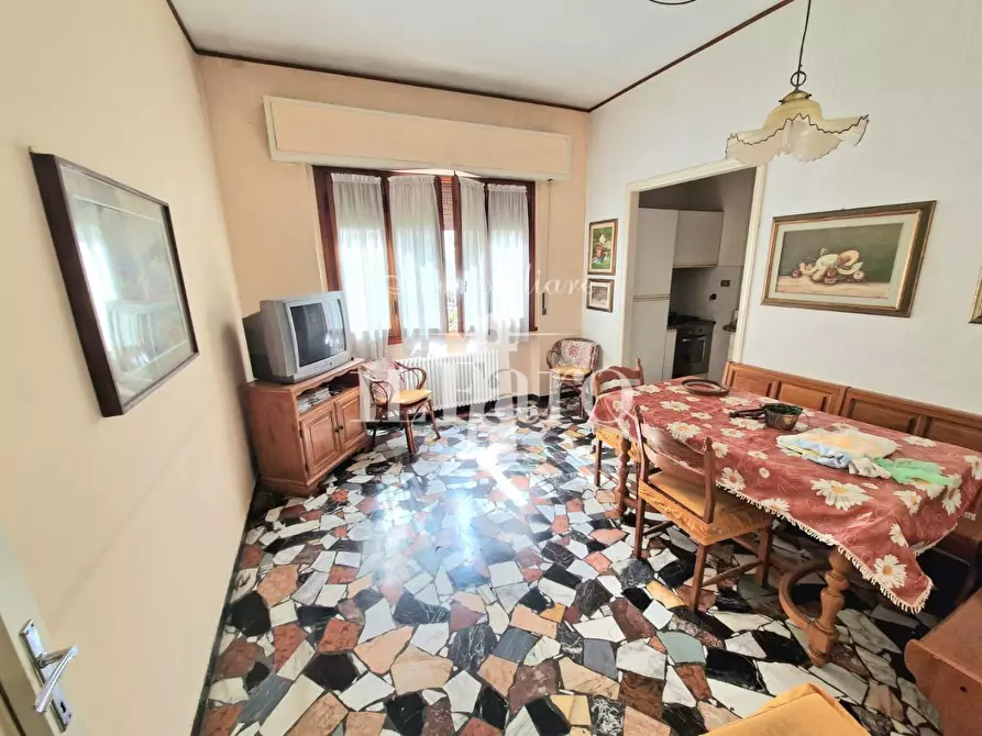 Immagine 27 di Villa in vendita  a Signa