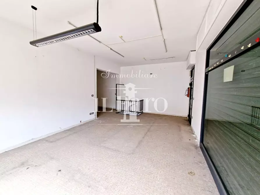 Immagine 3 di Negozio in vendita  a Prato